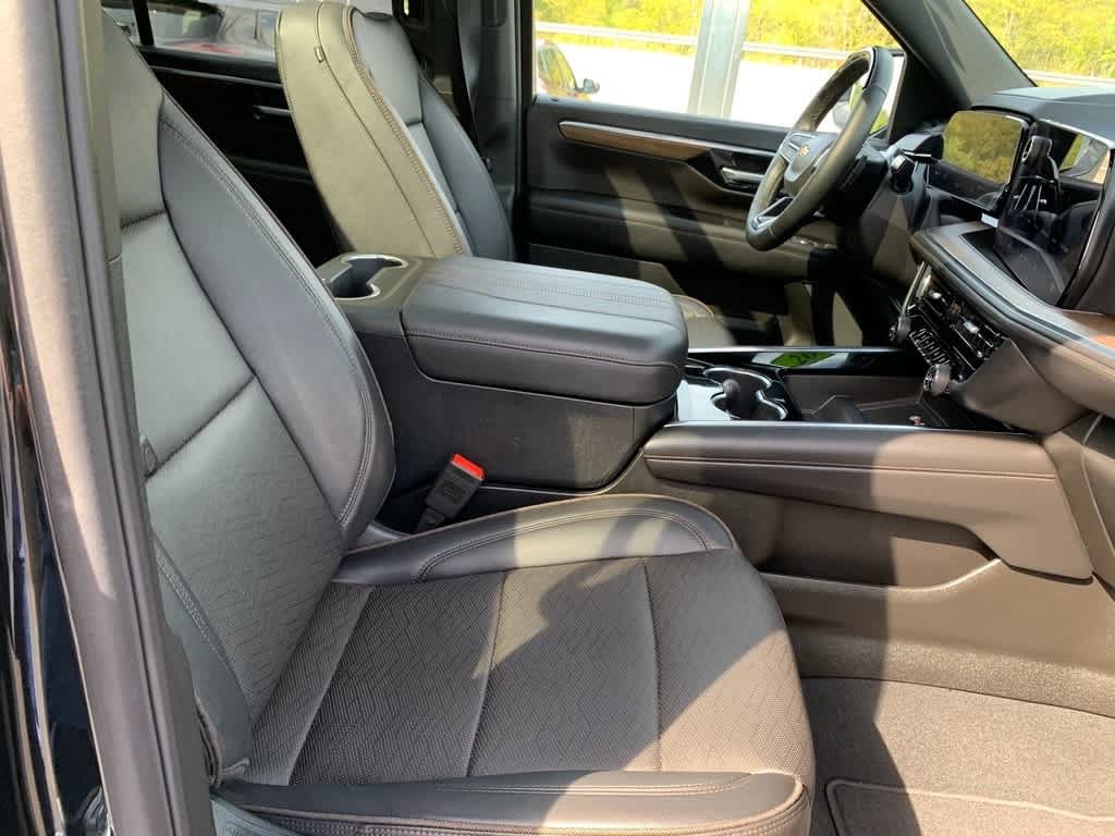 Used 2025 Chevrolet Tahoe High Country AWD/4WD image 17