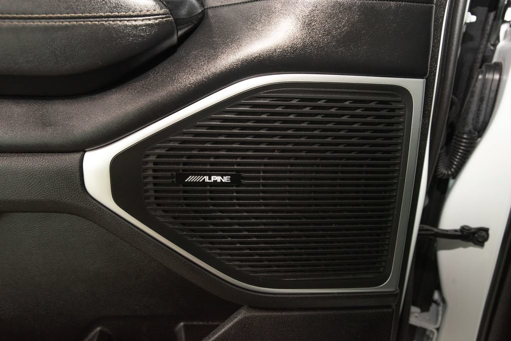 Used 2024 Jeep Wagoneer L Series II w/ Flexible Seating Group RWD image 8