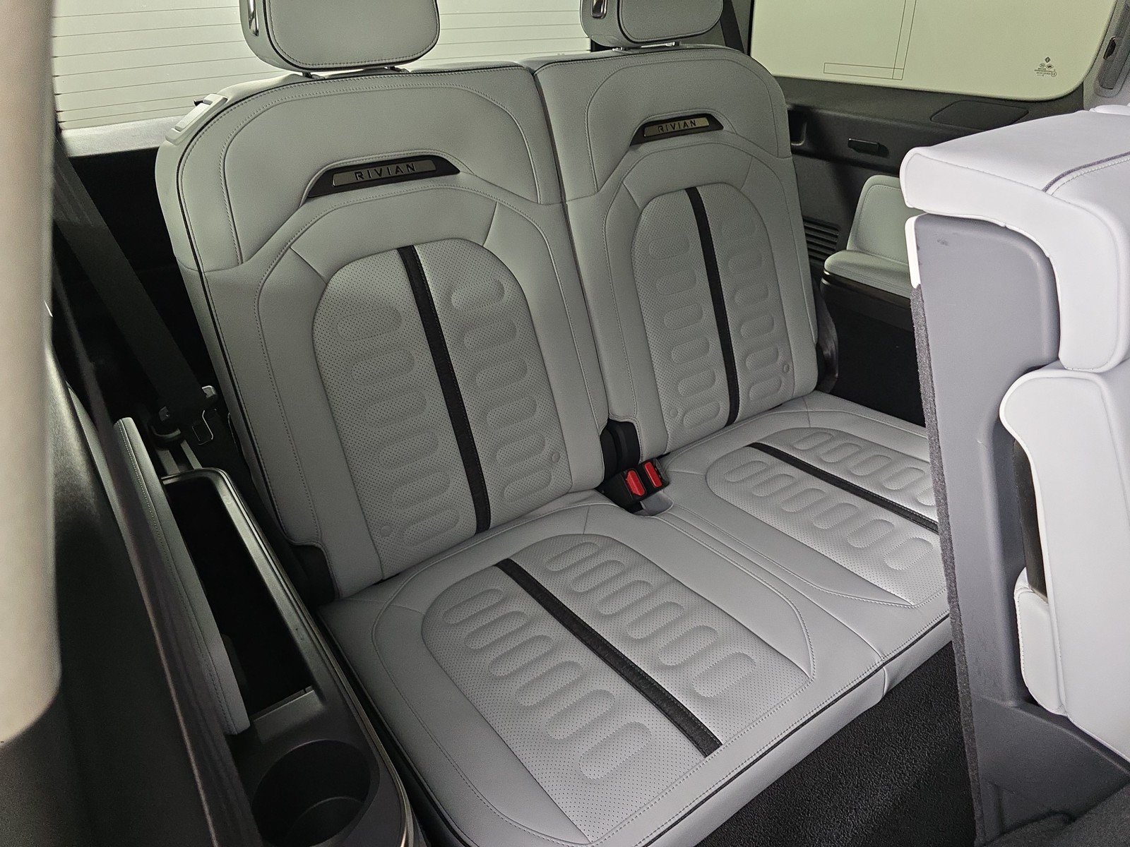 Used 2023 Rivian R1S Launch Edition AWD/4WD image 25