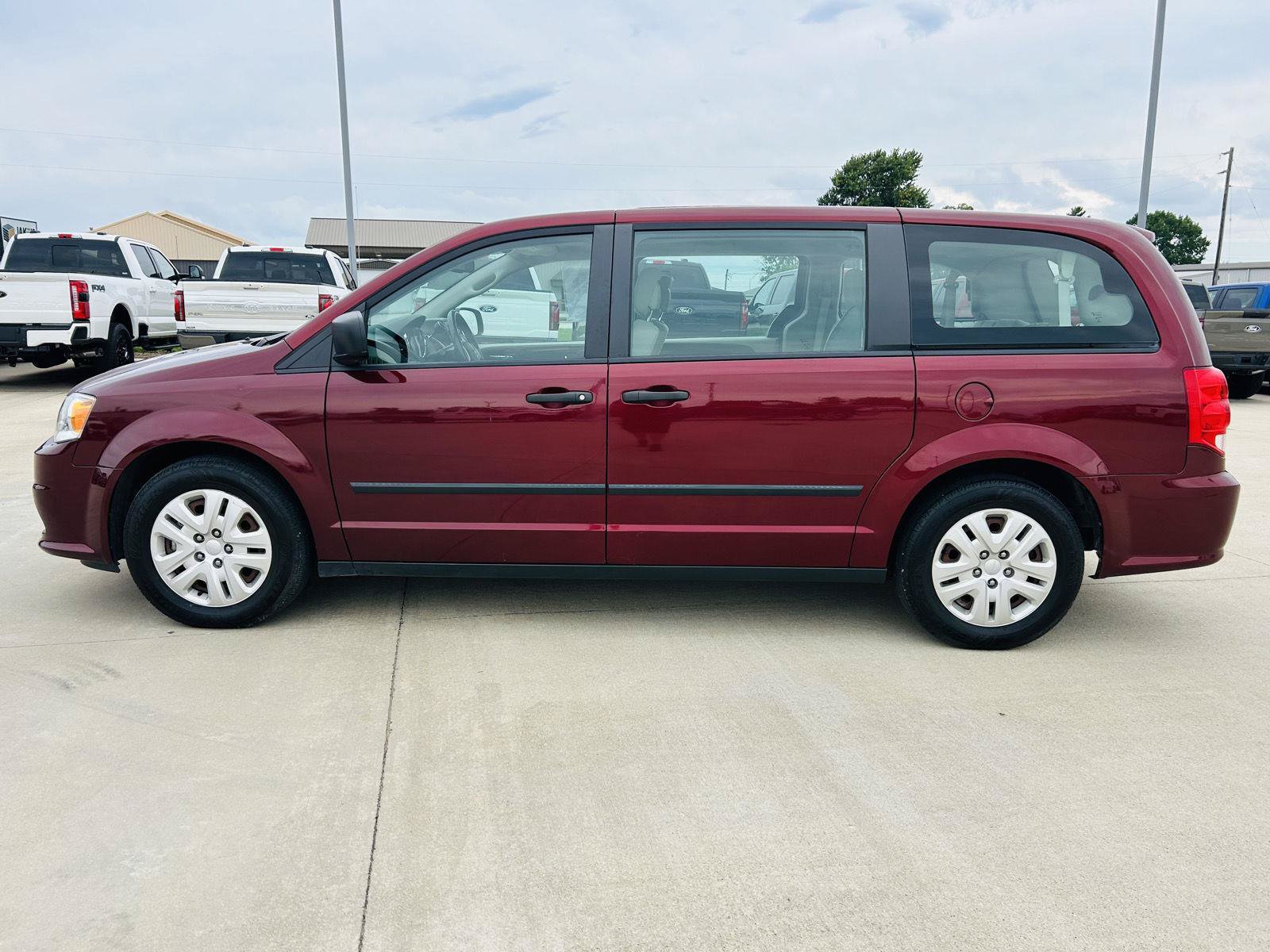 Used 2016 Dodge Grand Caravan American Value Package w/ UConnect Hands-Free Group FWD image 27