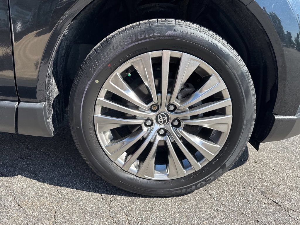 Certified 2022 Toyota Venza XLE AWD/4WD image 50