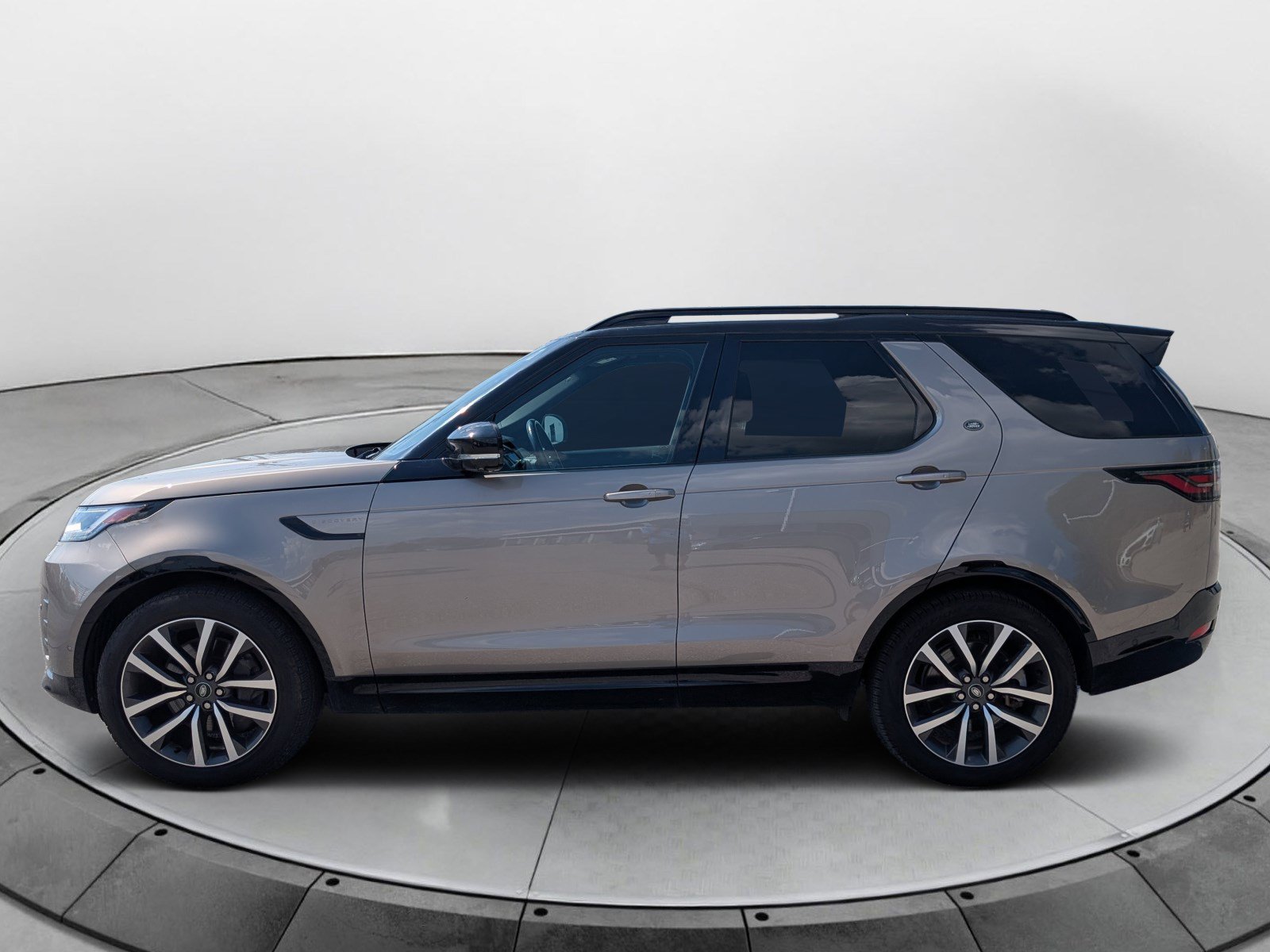 Used 2023 Land Rover Discovery S R-Dynamic AWD/4WD image 6