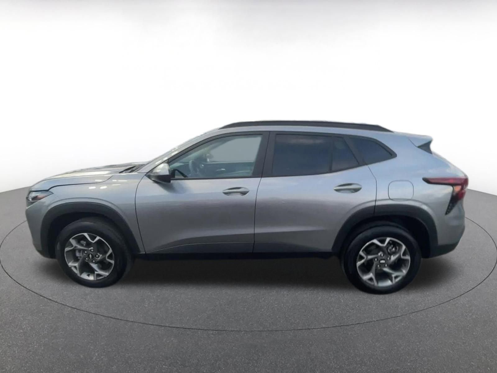 Used 2025 Chevrolet Trax LT image 9