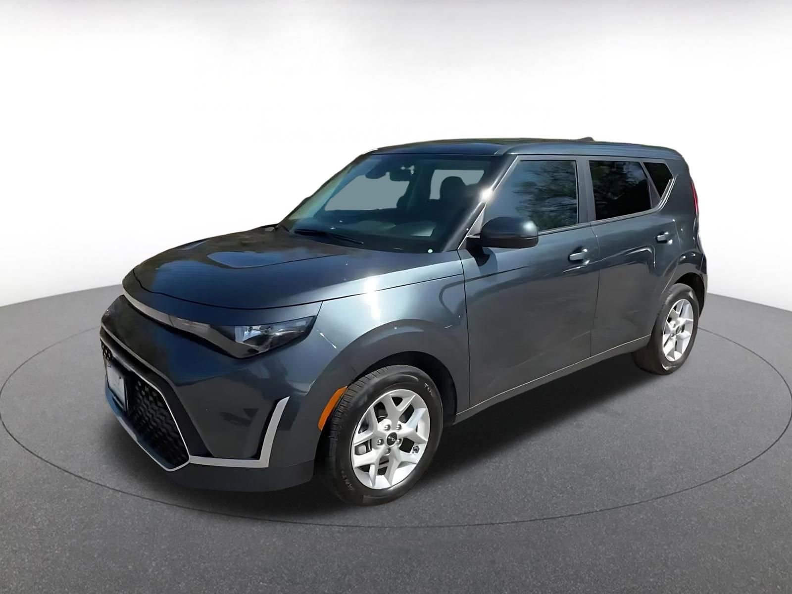Used 2025 Kia Soul LX w/ LX Technology Package FWD image 8