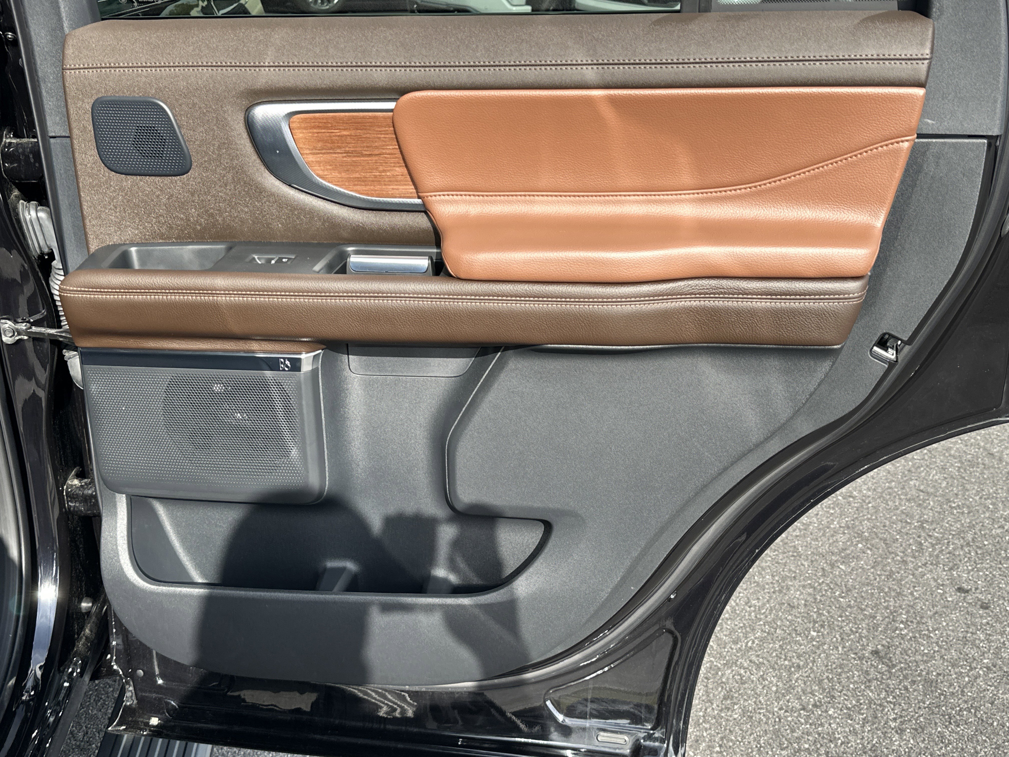 Used 2025 Ford Expedition King Ranch image 17