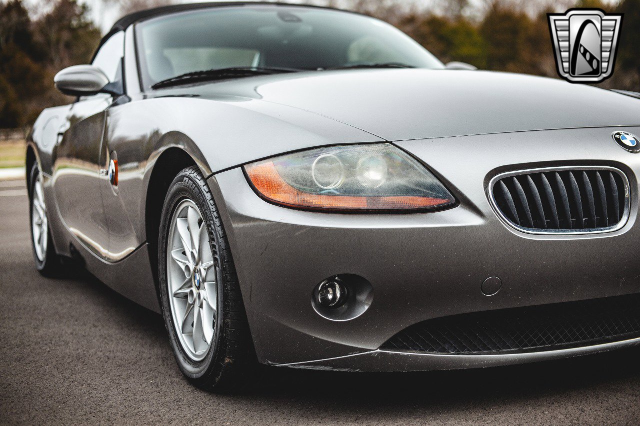 Used 2004 BMW Z4 2.5i image 11