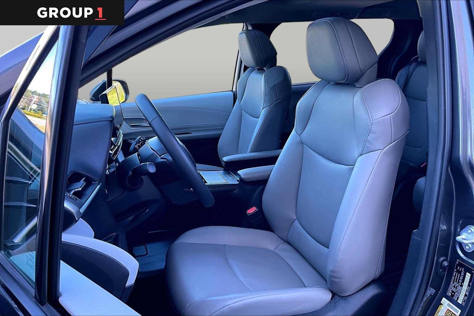 Used 2025 Toyota Sienna XLE AWD/4WD image 9