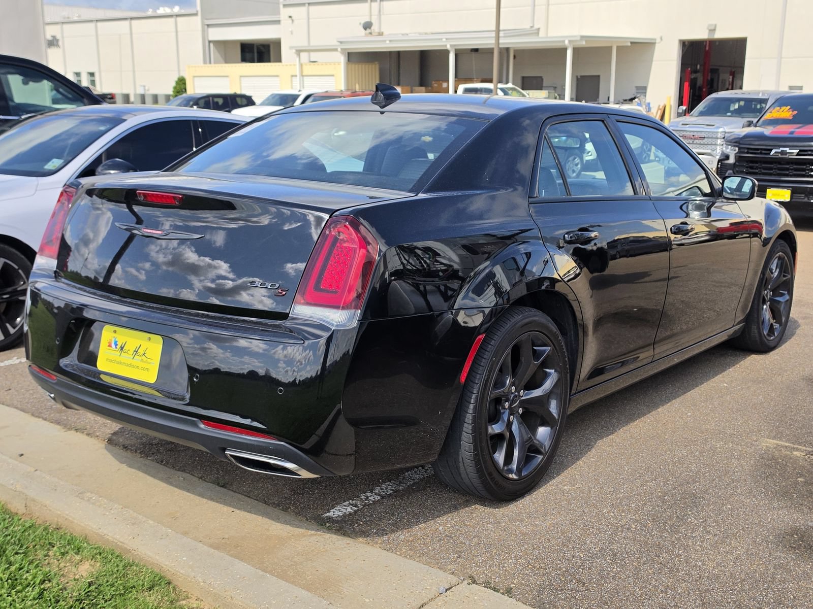 Used 2023 Chrysler 300 S RWD image 4
