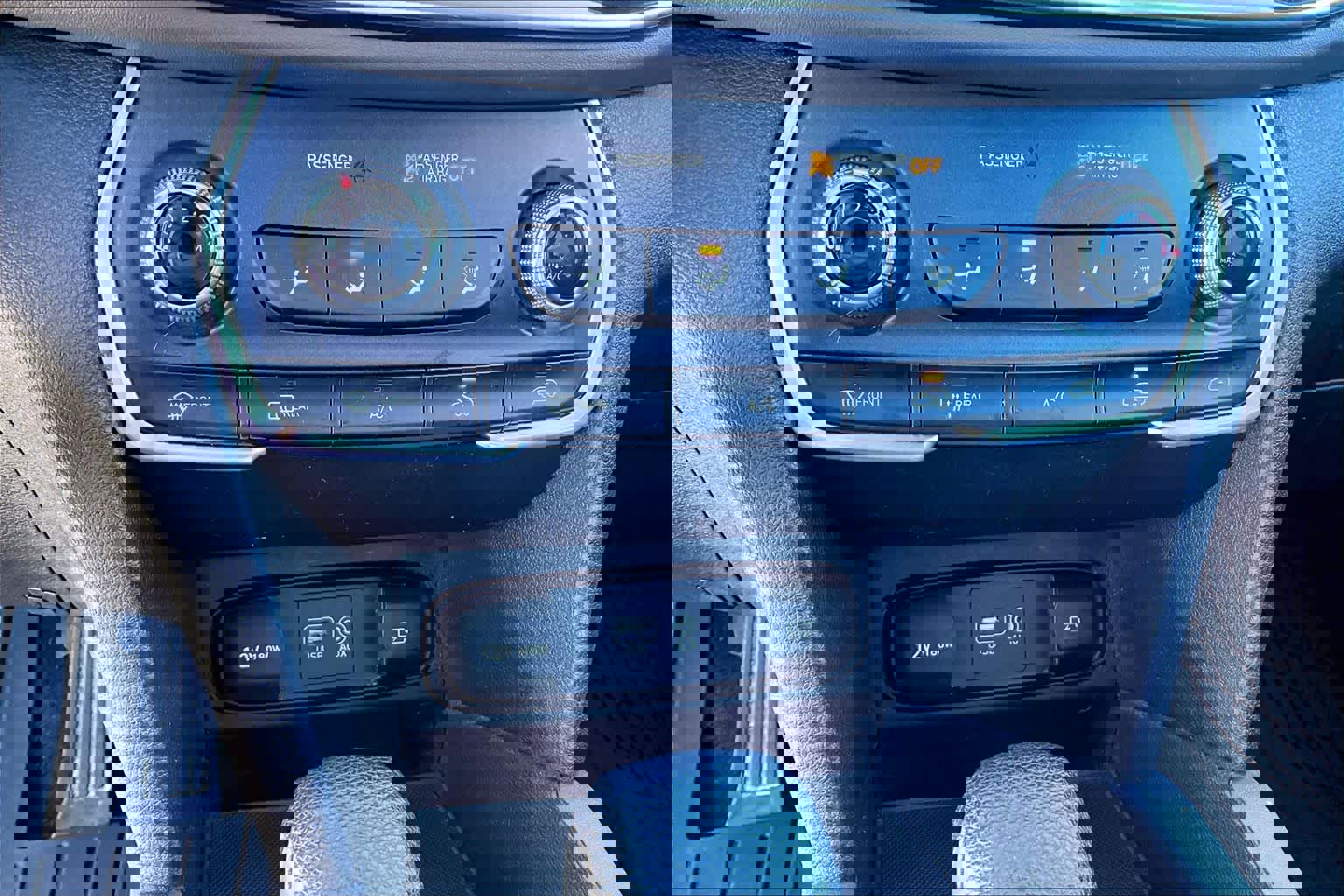 Used 2020 Hyundai Santa Fe SE image 16