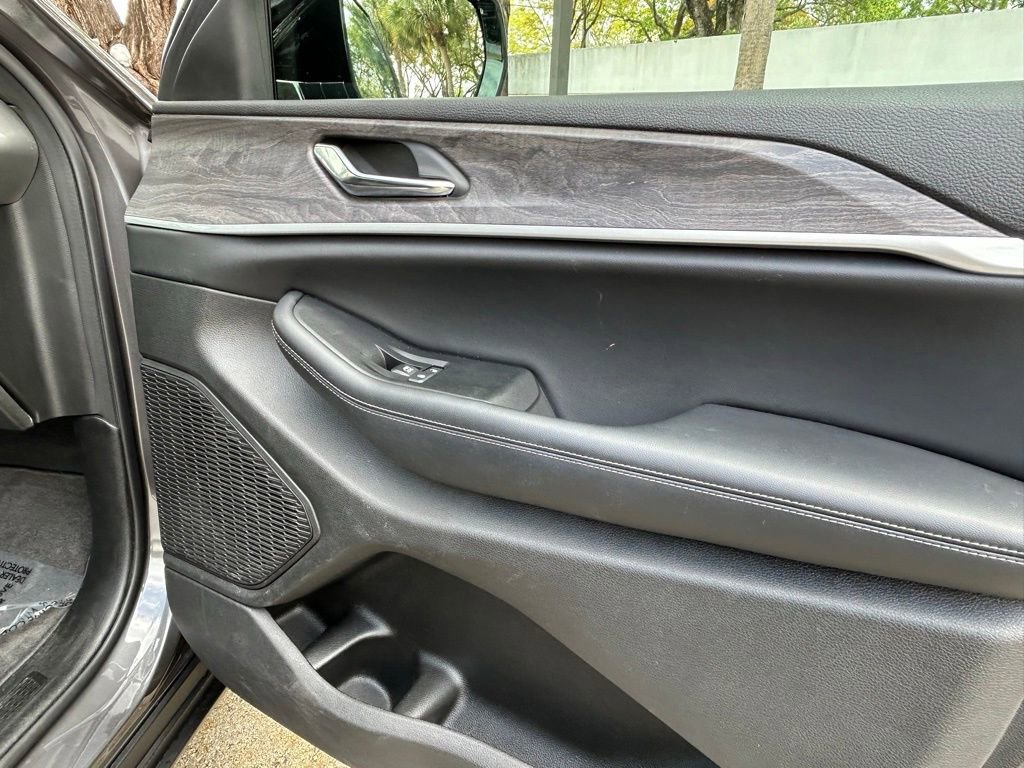 Certified 2024 Jeep Grand Cherokee L Limited RWD image 34