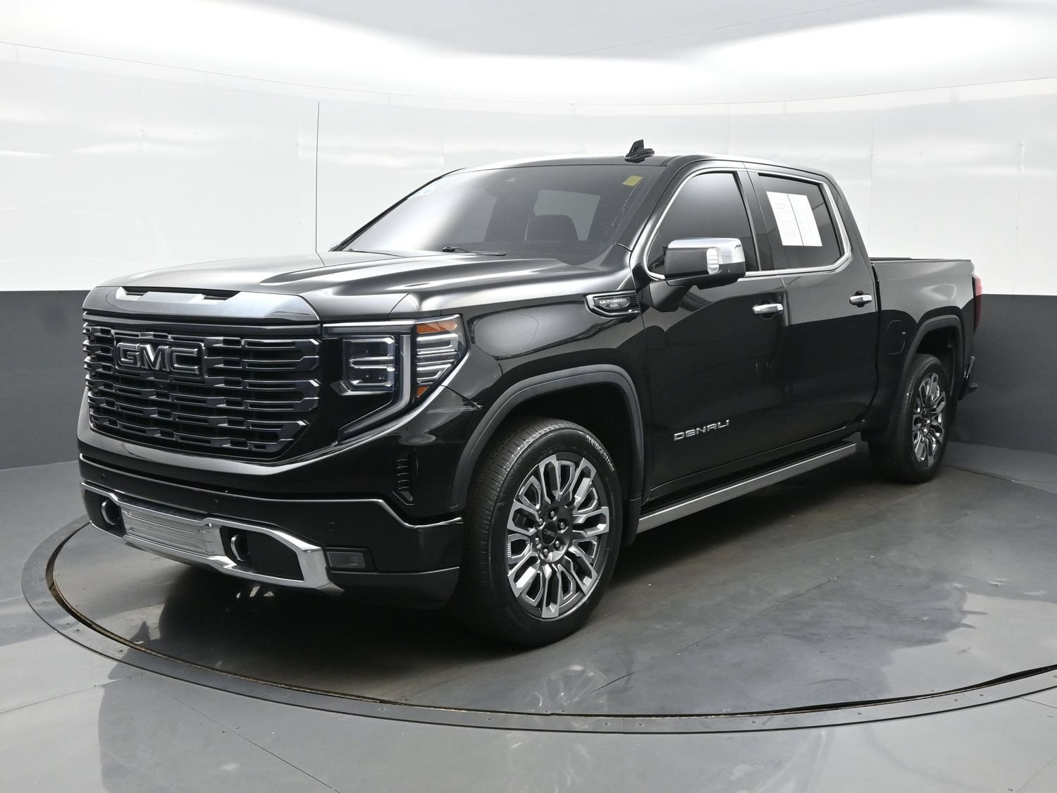 Used 2023 GMC Sierra 1500 Denali Ultimate AWD/4WD image 2