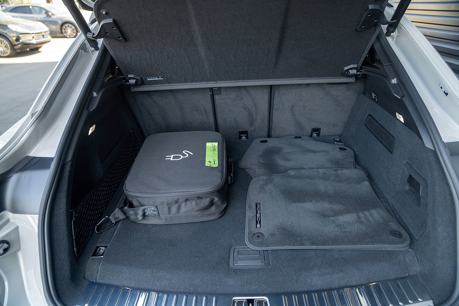 Used 2025 Porsche Cayenne E-Hybrid Coupe image 22