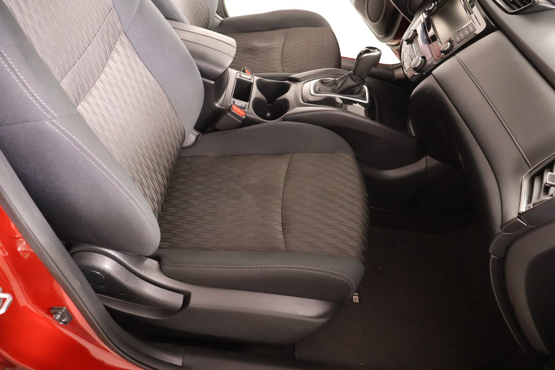 Used 2018 Nissan Rogue SV FWD image 13