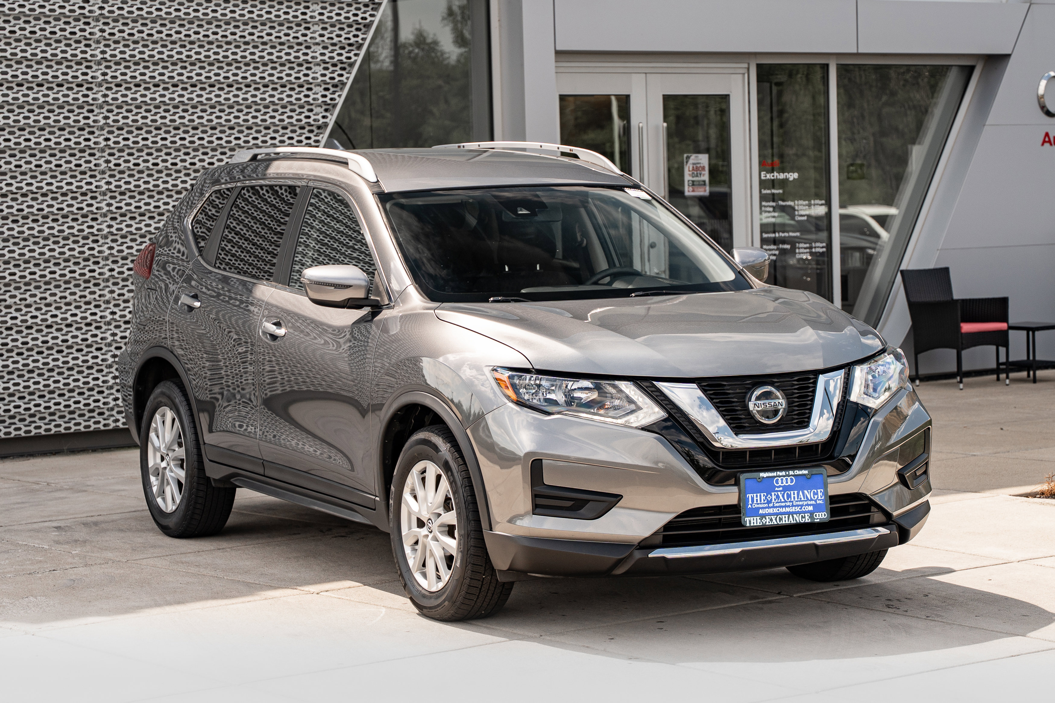 Used 2019 Nissan Rogue SV AWD/4WD image 2