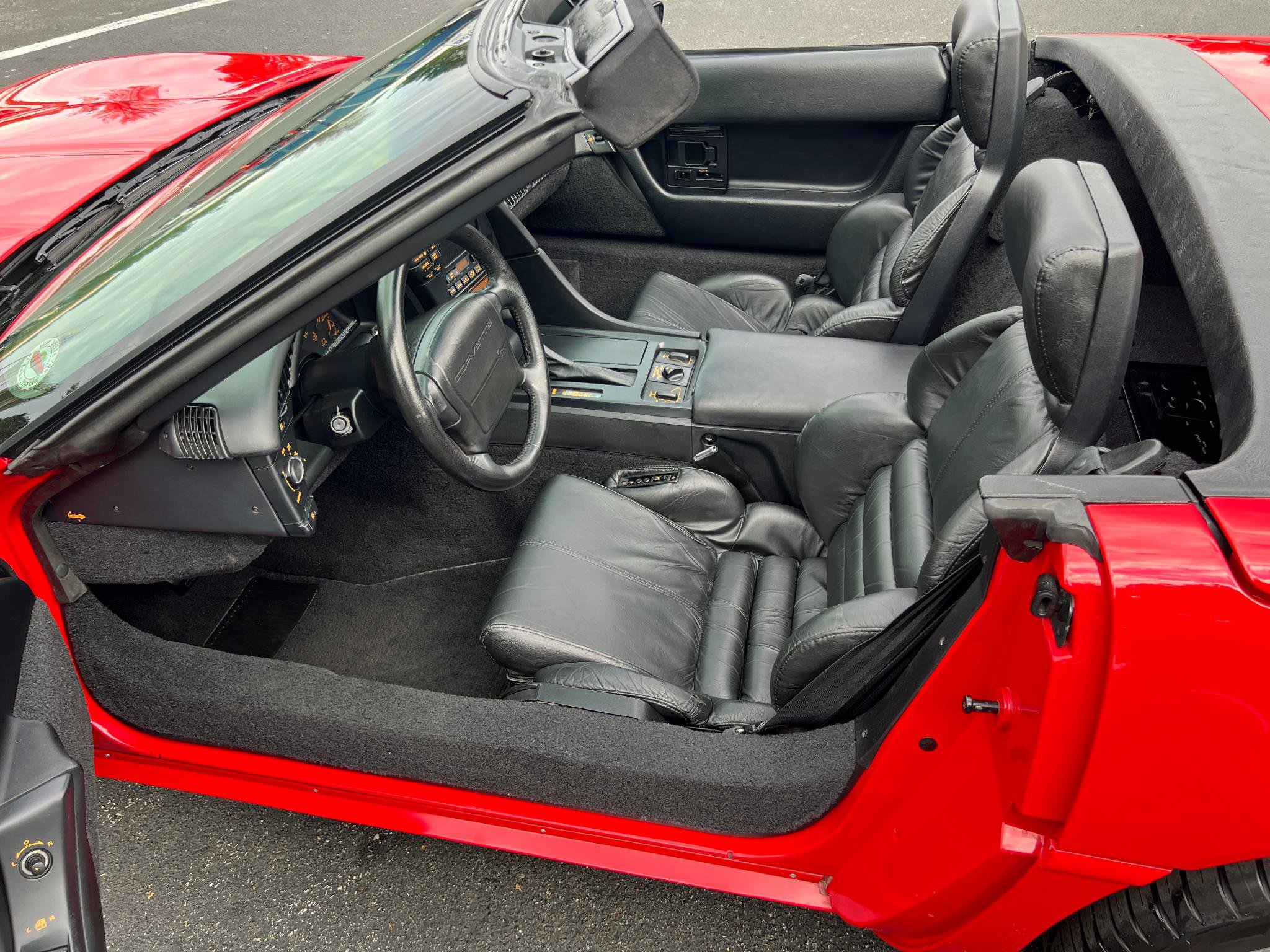 Used 1992 Chevrolet Corvette Convertible RWD image 21