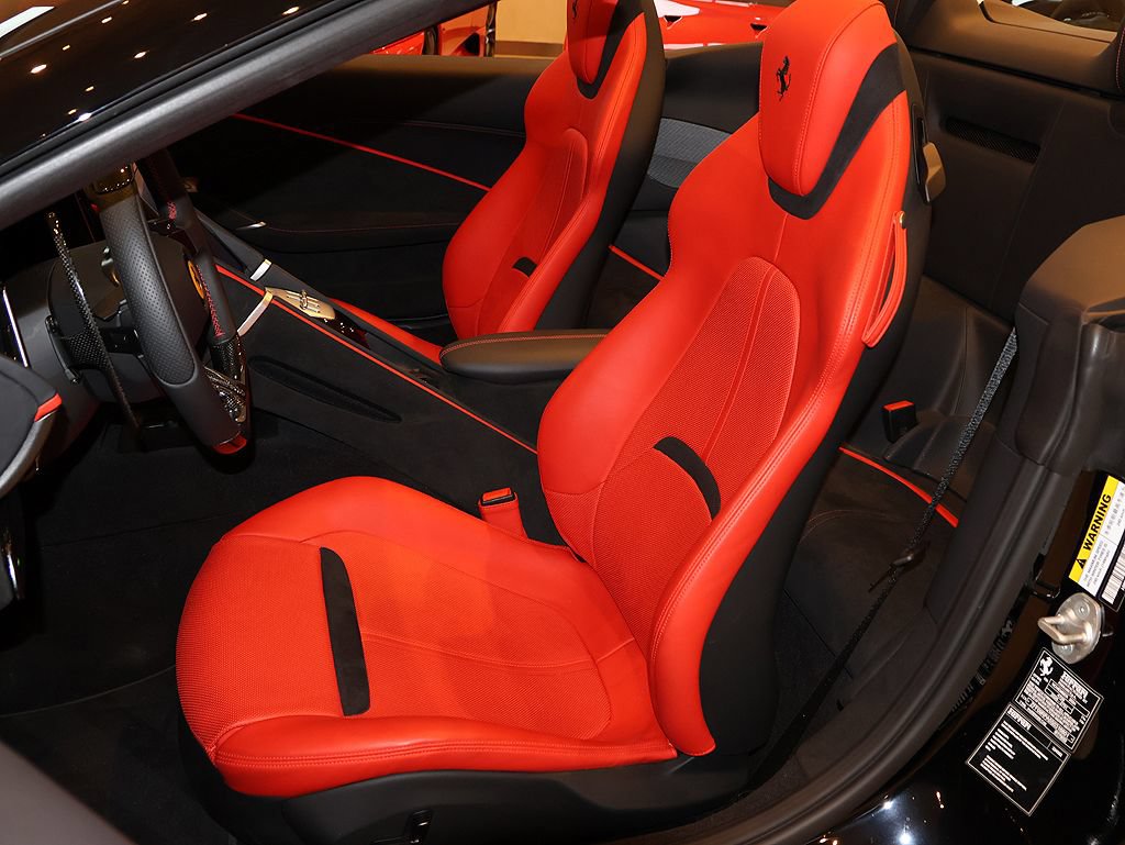 Certified 2025 Ferrari Roma Spider RWD image 5