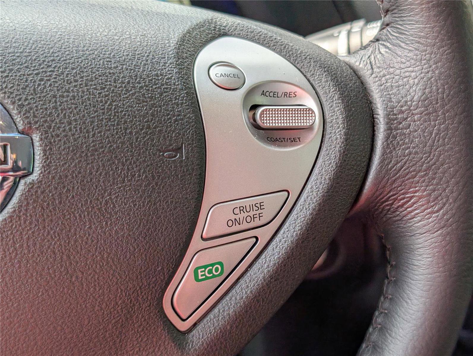 Used 2015 Nissan Leaf SL w/ Premium Package FWD image 23