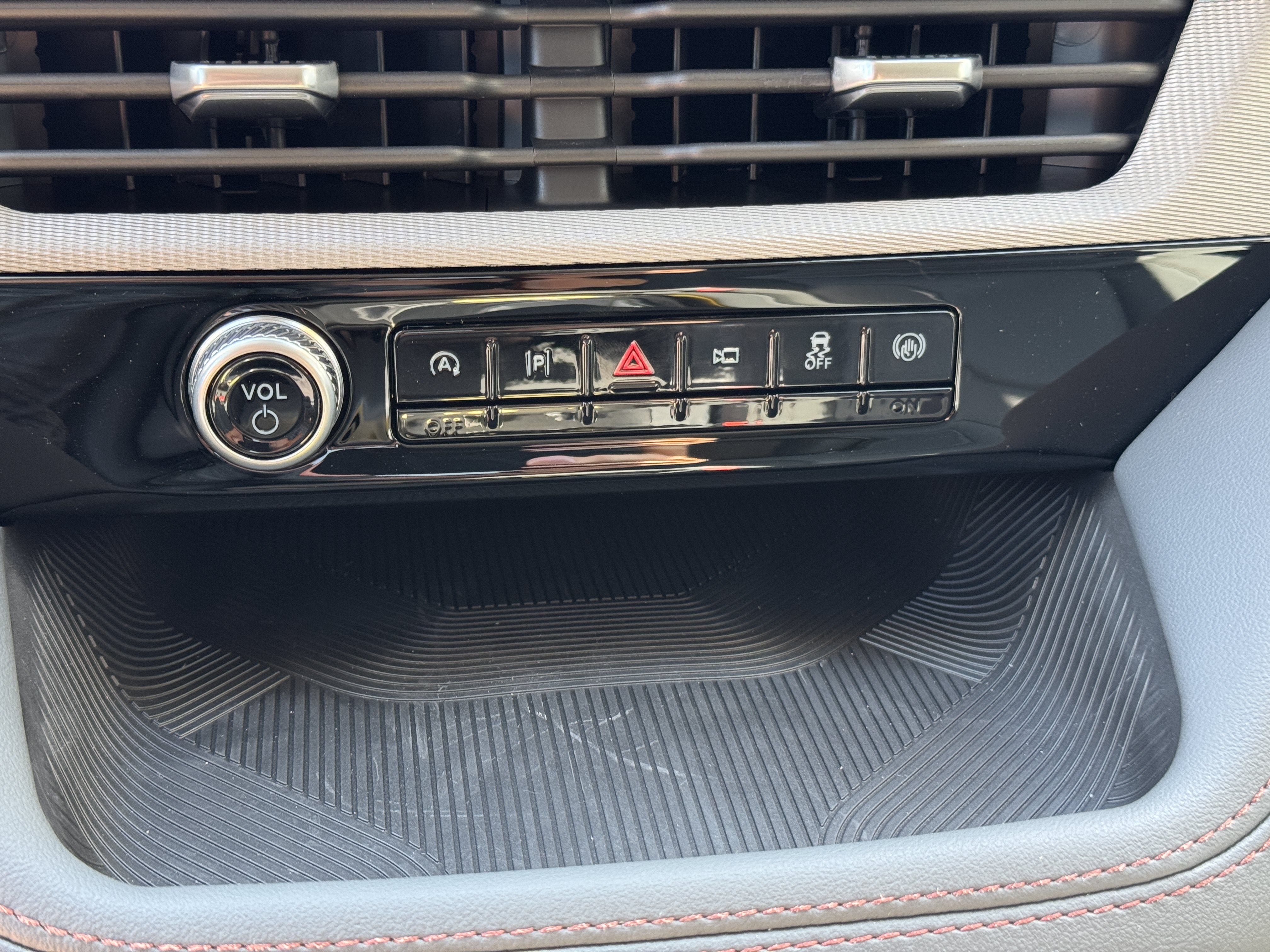 New 2026 Ford Explorer Active w/ Active Comfort Package AWD/4WD image 18
