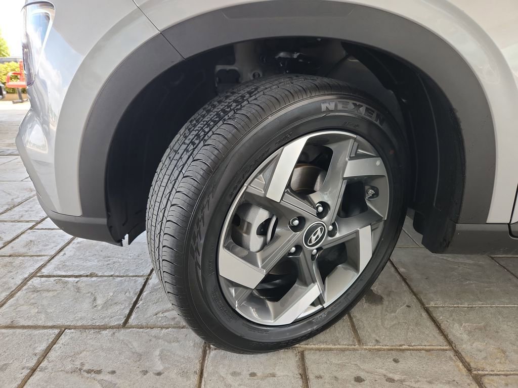 Used 2025 Hyundai Venue SEL image 31