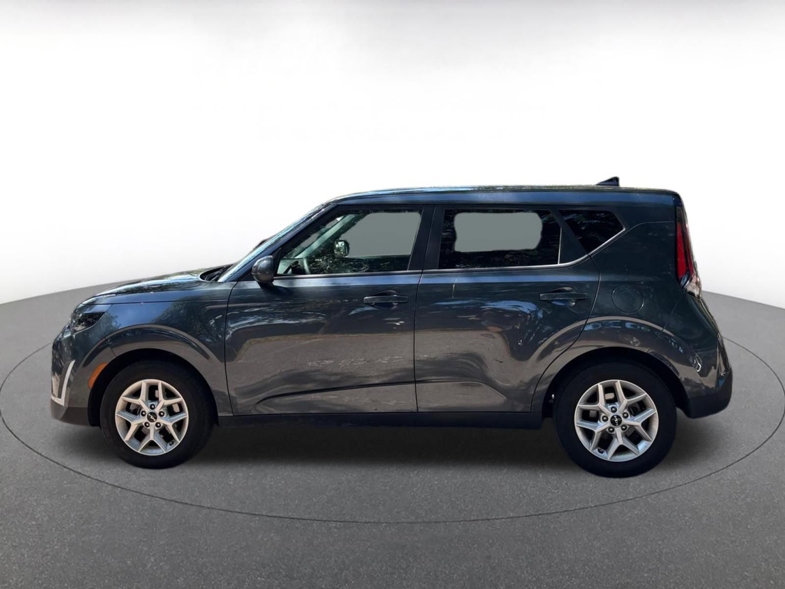 Used 2025 Kia Soul LX w/ LX Technology Package FWD image 4