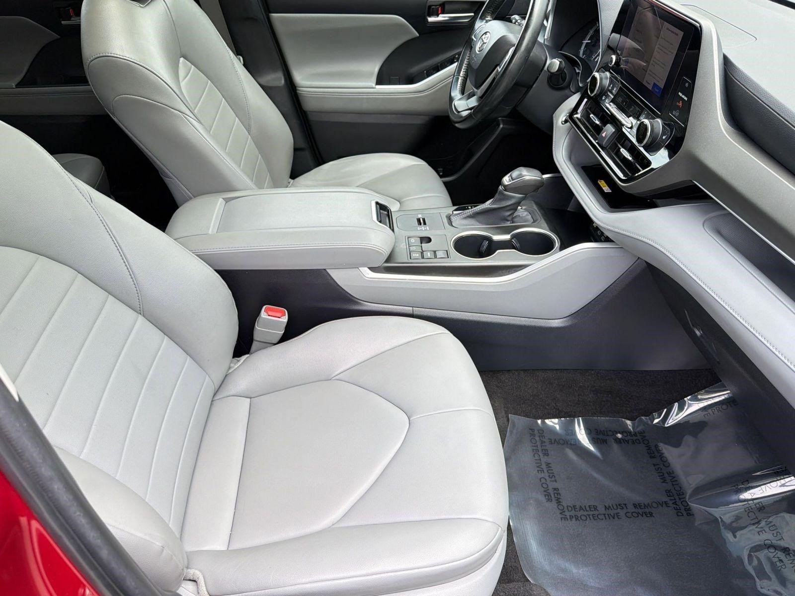 Used 2023 Toyota Highlander XLE FWD image 30