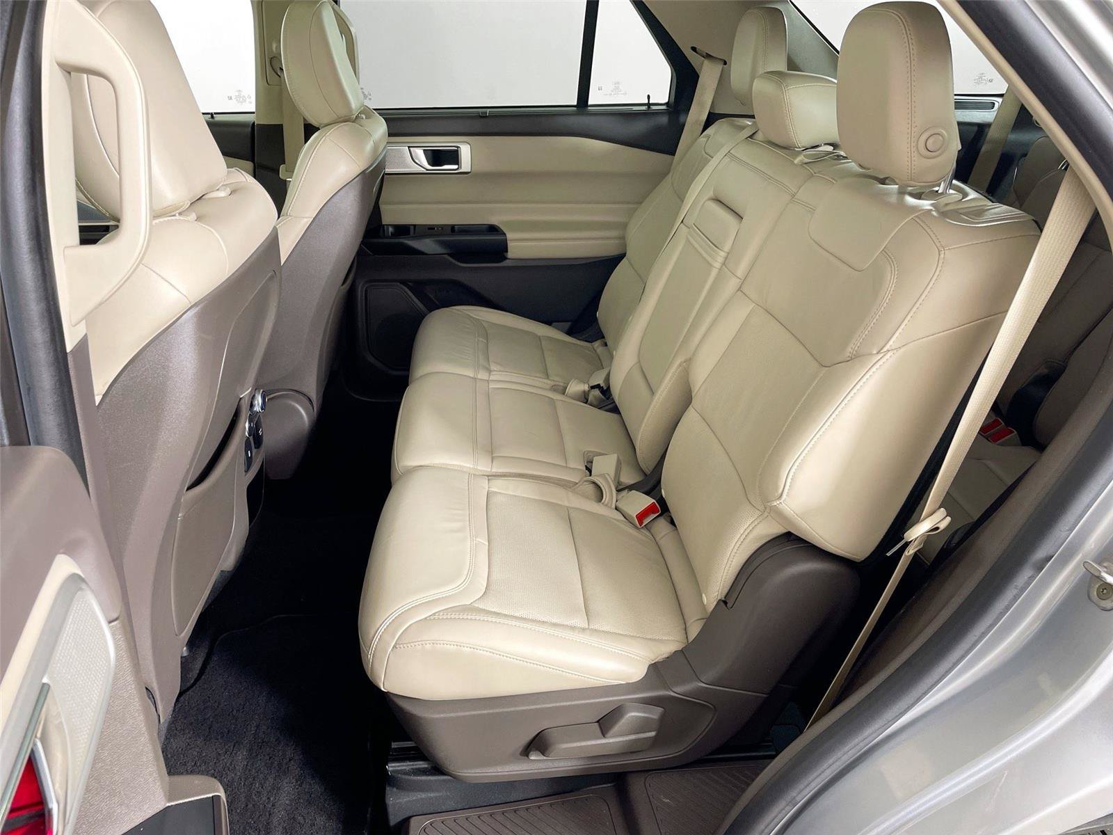 Used 2020 Ford Explorer Platinum w/ Premium Technology Package AWD/4WD image 11