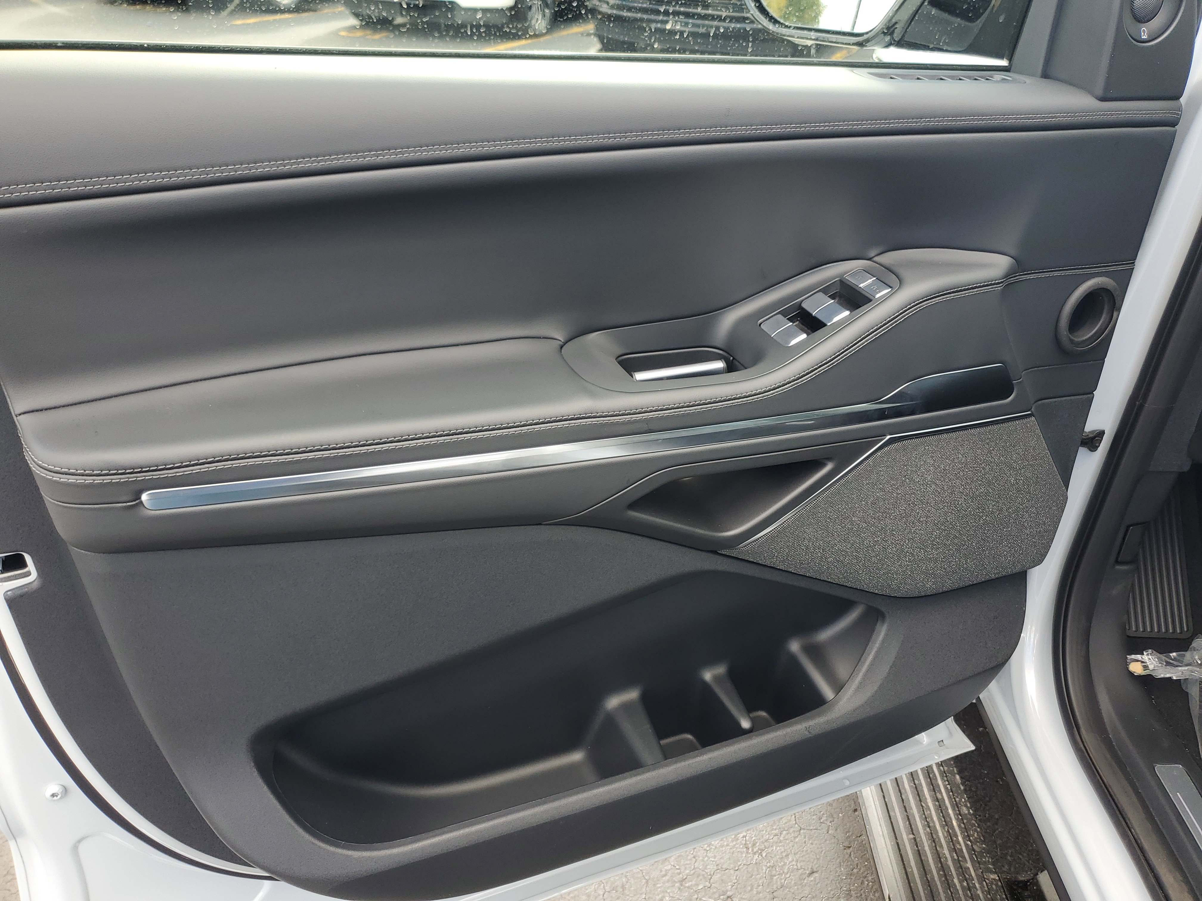 New 2025 Lincoln Navigator Reserve w/ Jet Appearance Package image 8