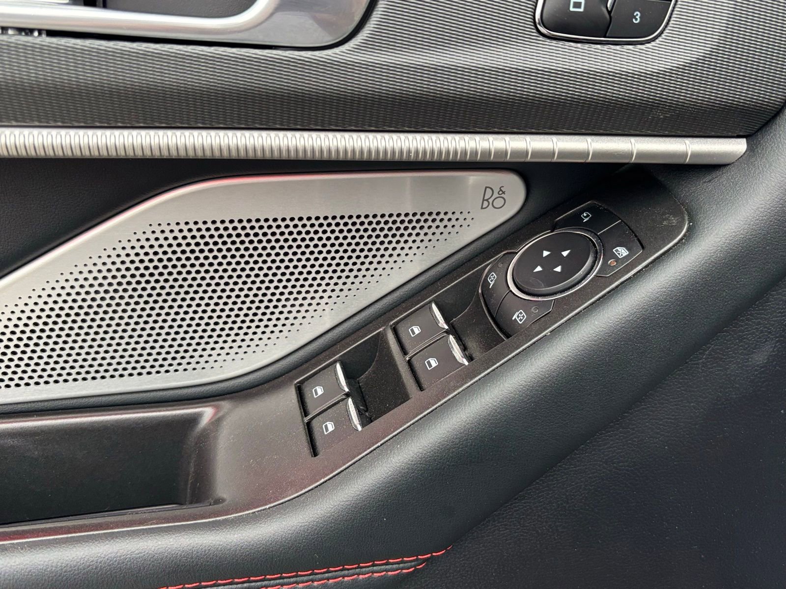 Used 2025 Ford Explorer ST image 17