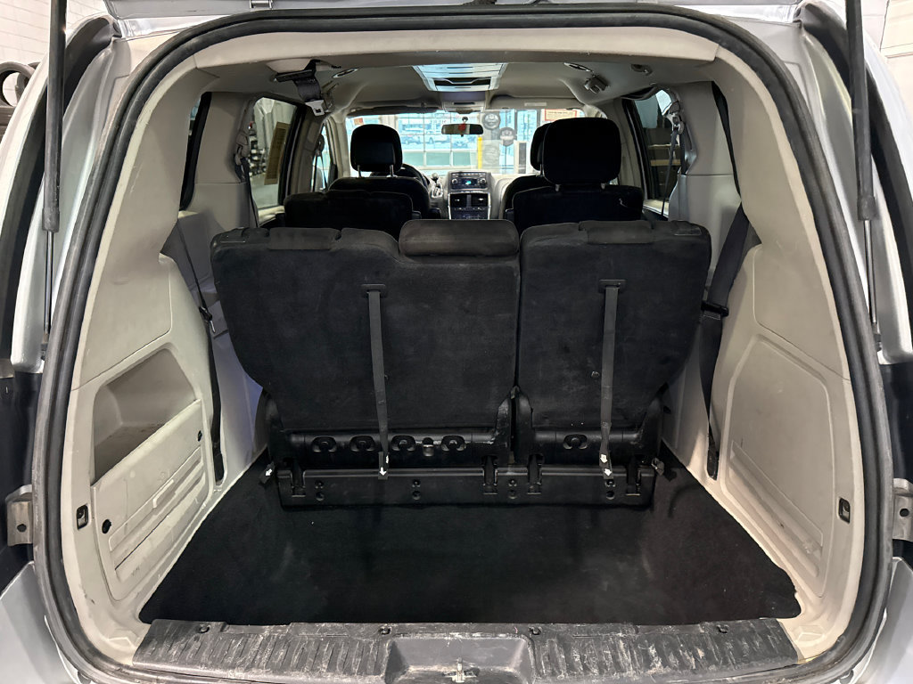 Used 2012 Dodge Grand Caravan Crew FWD image 11