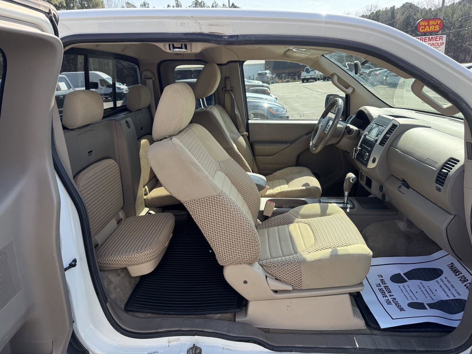 Used 2016 Nissan Frontier SV image 12