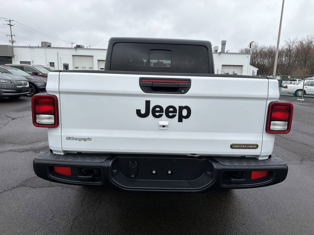 Used 2023 Jeep Gladiator Sport AWD/4WD image 4