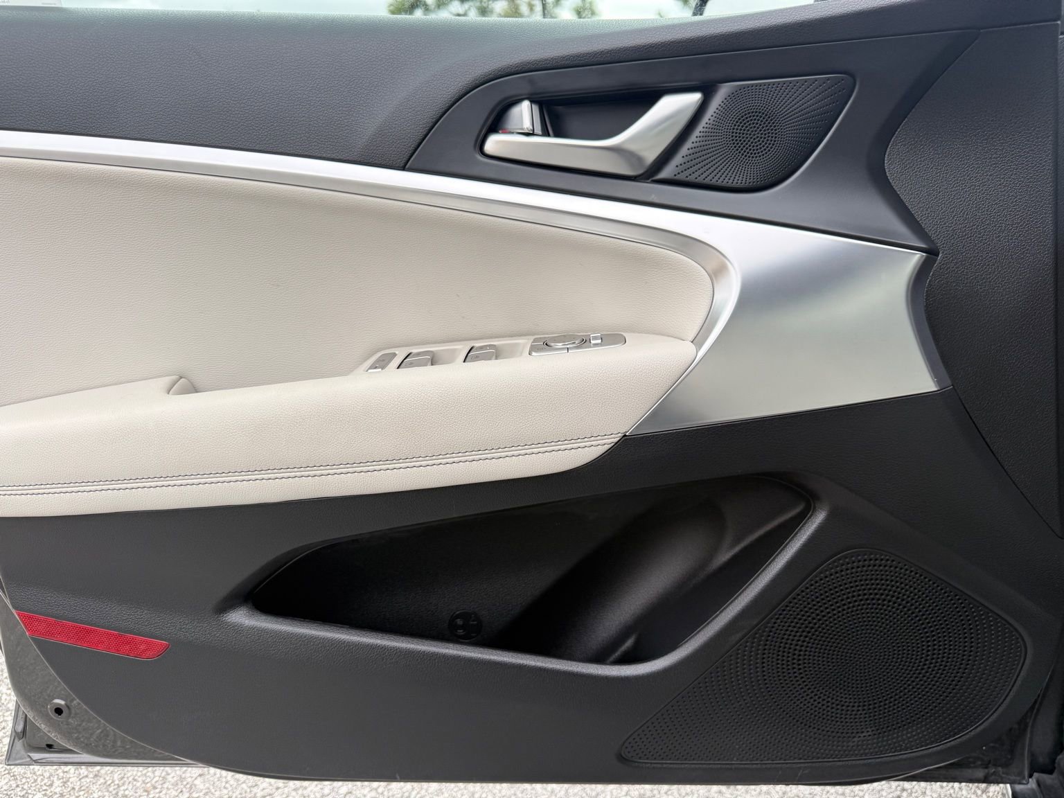 Used 2025 Genesis G70 2.5T image 40