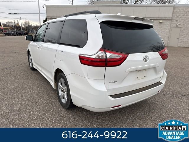 Used 2018 Toyota Sienna LE image 3