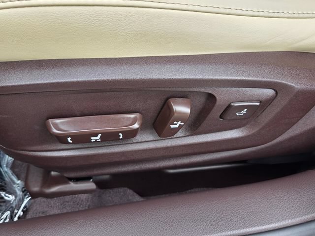 Used 2016 Lexus ES 350 w/ Premium Package w/Wood Trim FWD image 12