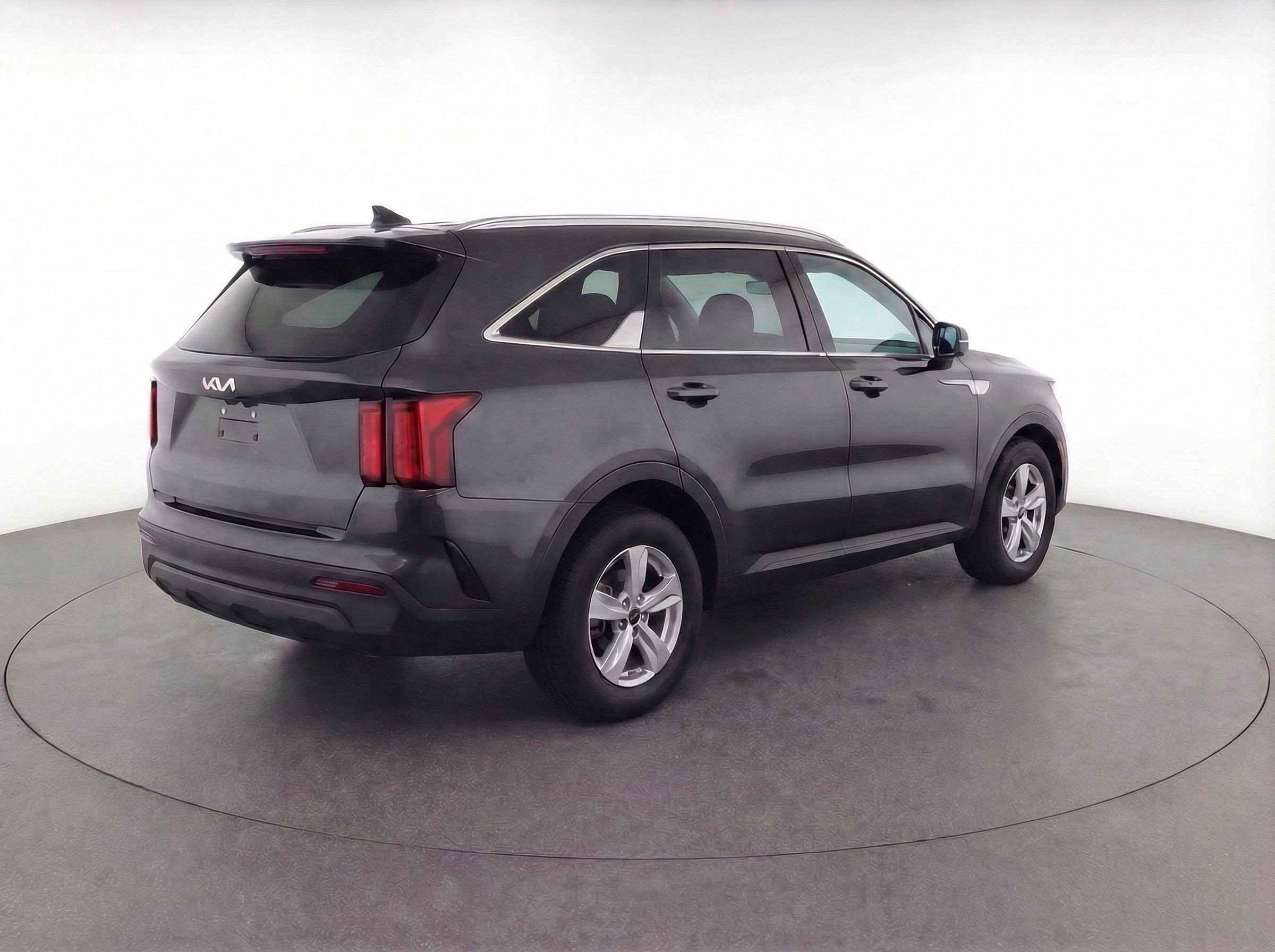 Used 2023 Kia Sorento LX image 9