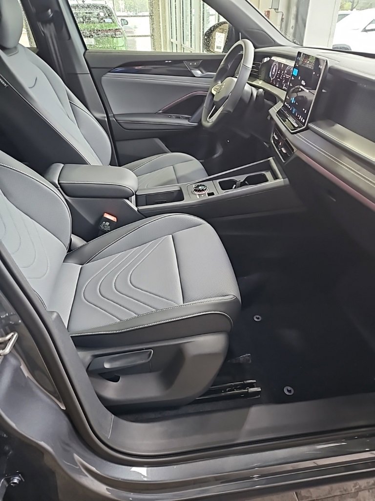 New 2026 Volkswagen Tiguan SE R-Line image 13