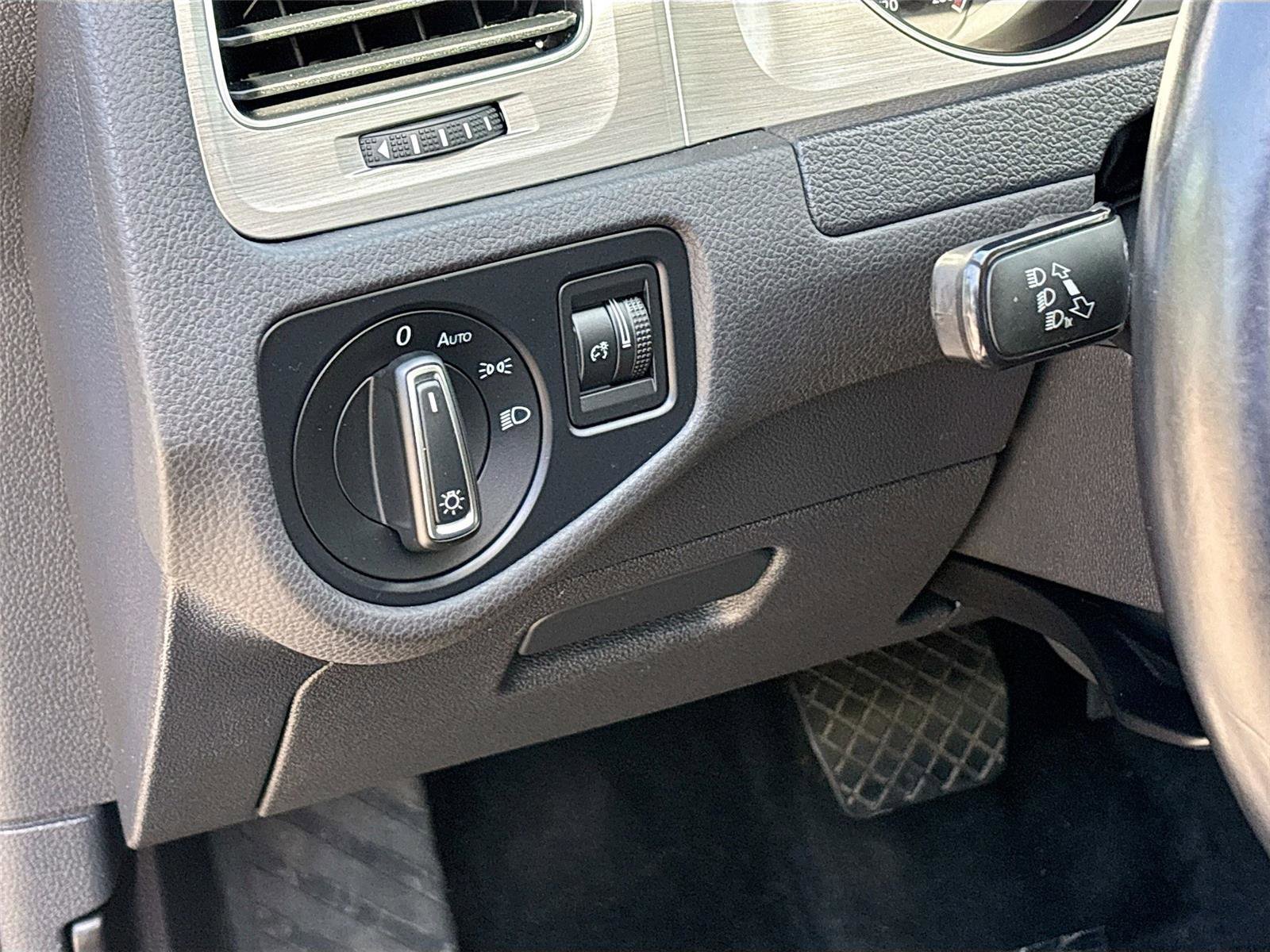 Used 2017 Volkswagen Golf Wolfsburg Edition image 10