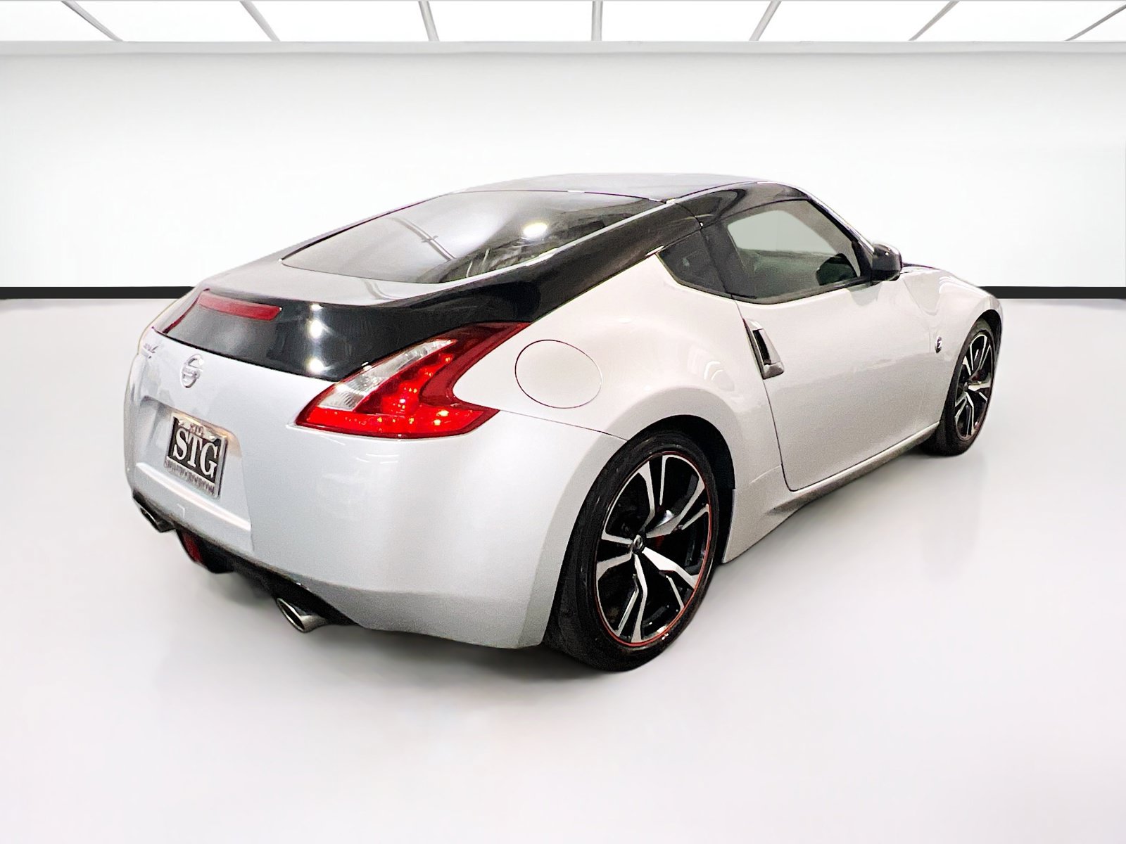 Used 2020 Nissan 370Z Coupe RWD image 4