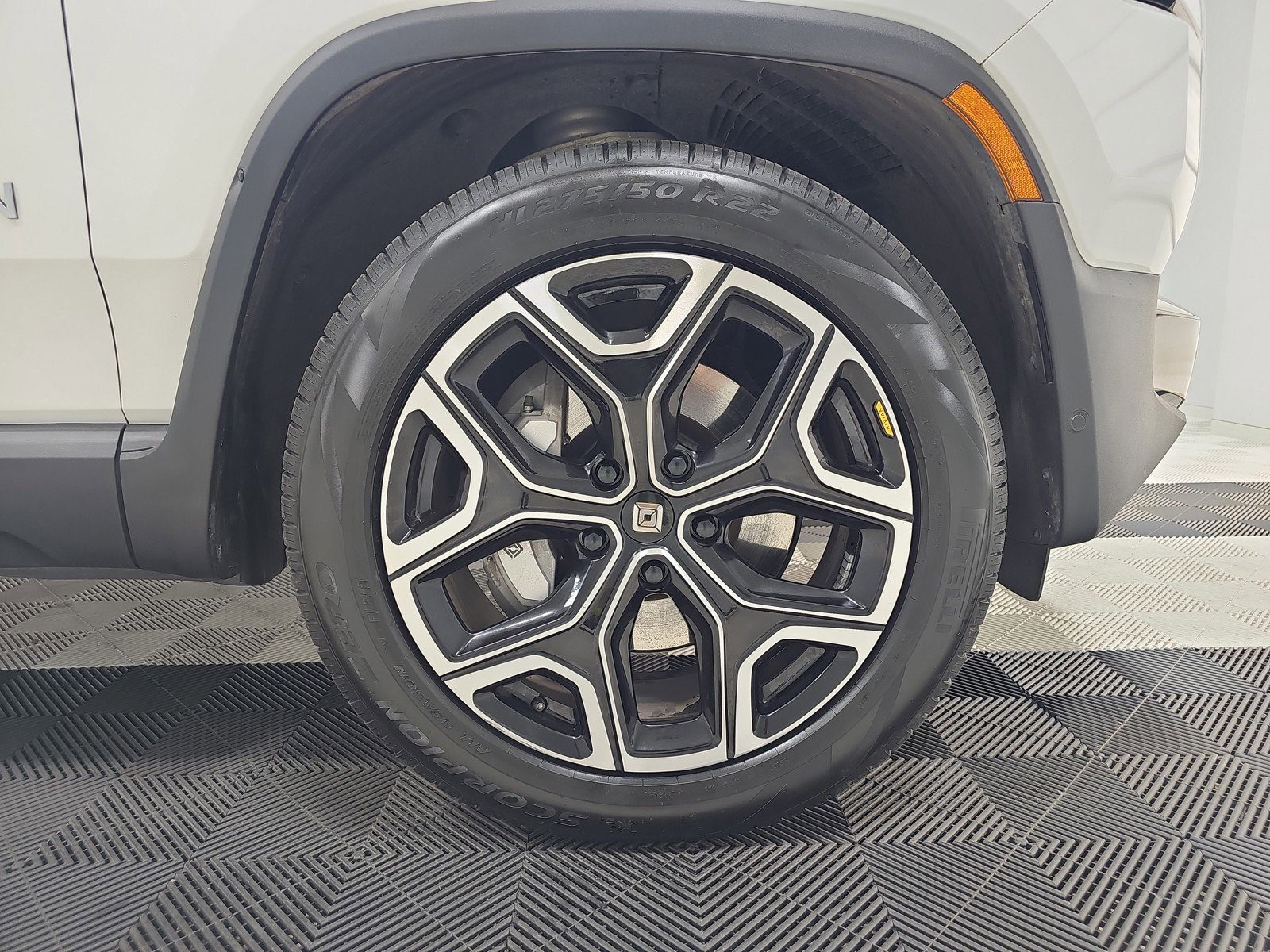 Used 2024 Rivian R1S Adventure AWD/4WD image 11