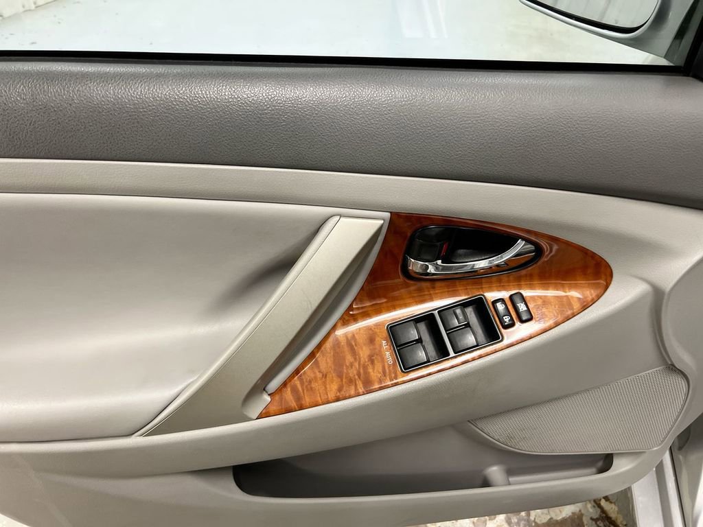 Used 2011 Toyota Camry XLE w/ XLE Extra-Value Pkg #2 image 20