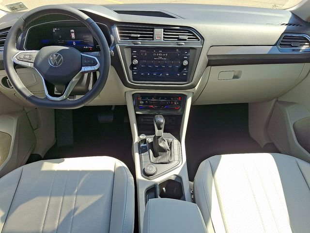 Certified 2023 Volkswagen Tiguan SE w/ Panoramic Sunroof Package AWD/4WD image 15