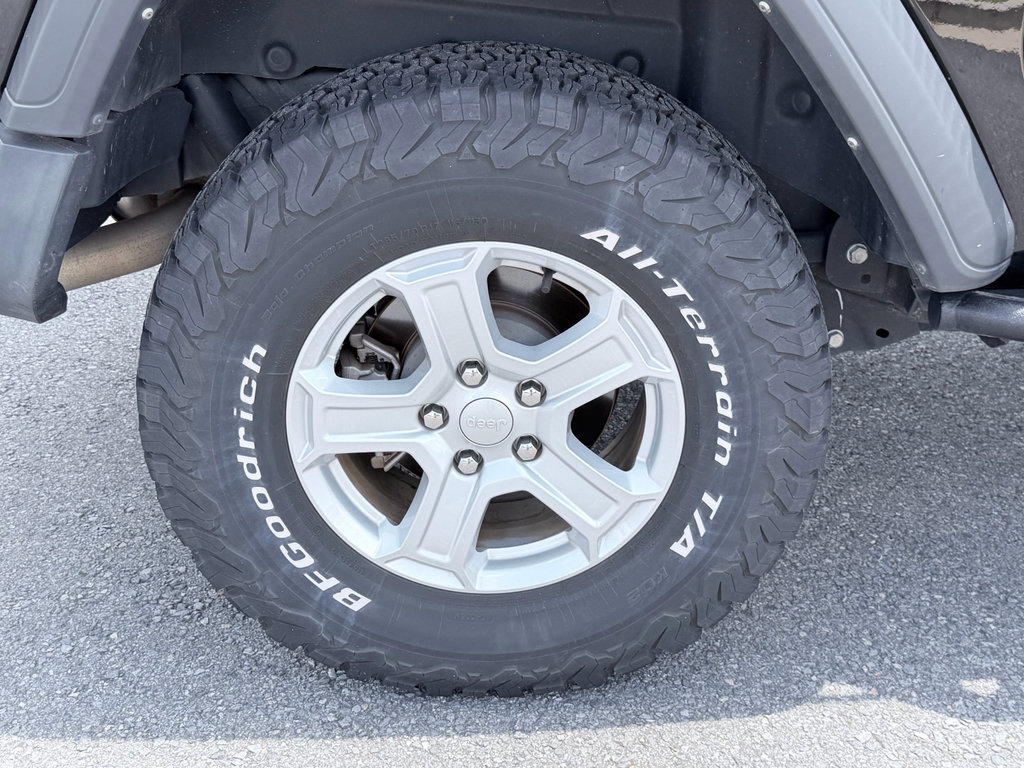 Used 2023 Jeep Wrangler Sport AWD/4WD image 30