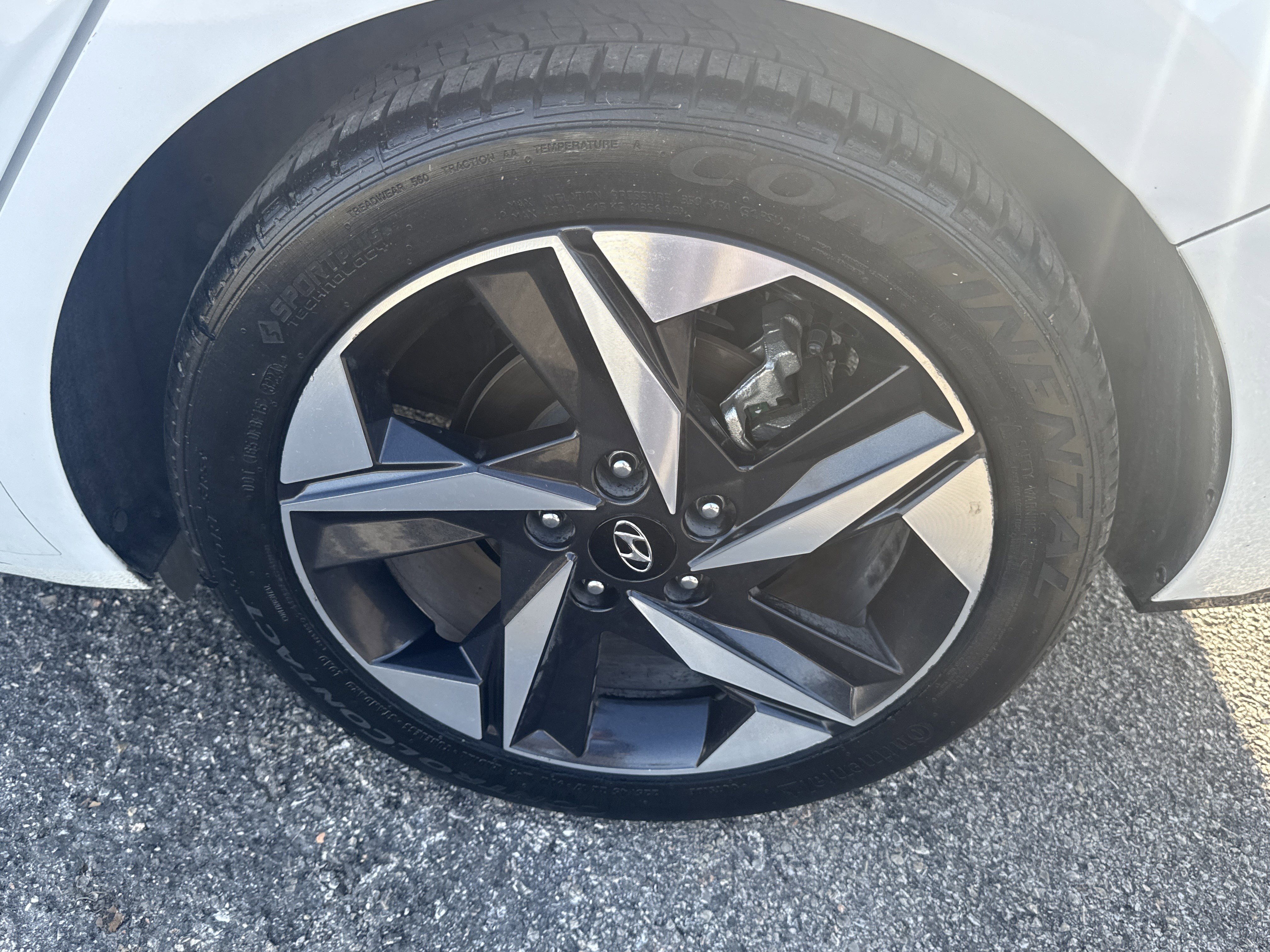 Used 2021 Hyundai Elantra Limited image 9