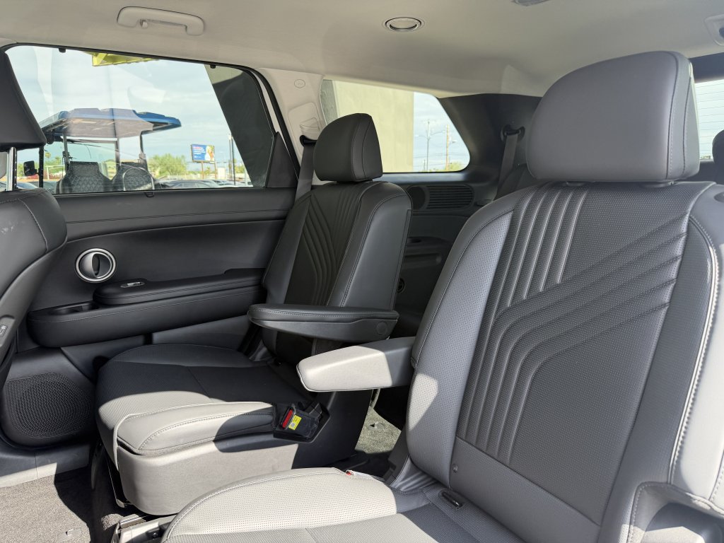 Used 2026 Hyundai Palisade SEL FWD image 34