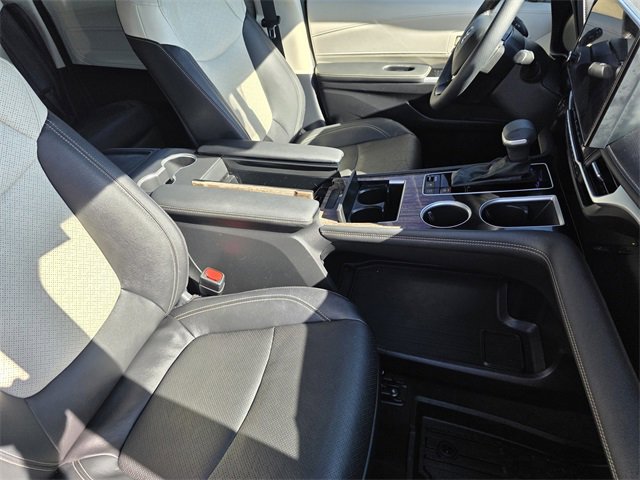 Used 2025 Toyota Sienna Platinum image 10