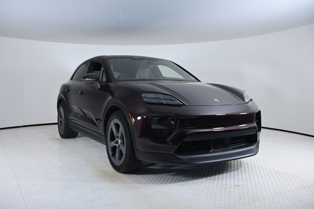 Certified 2025 Porsche Macan Electric image 9