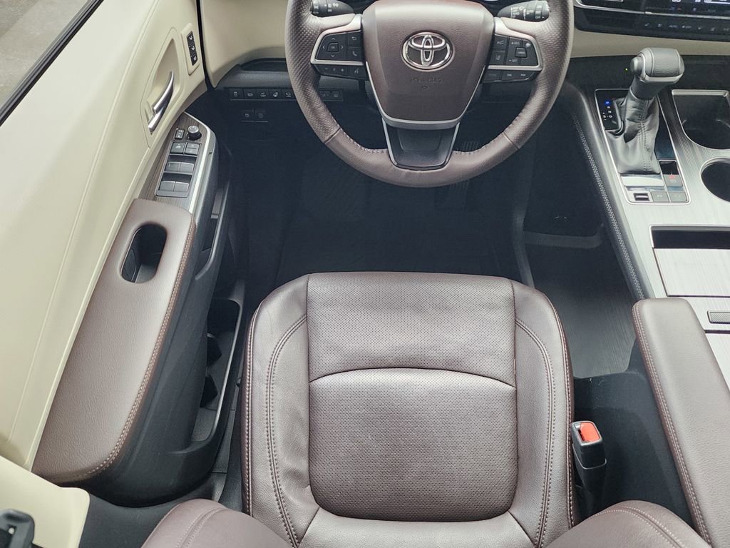 Used 2022 Toyota Sienna Platinum FWD image 11