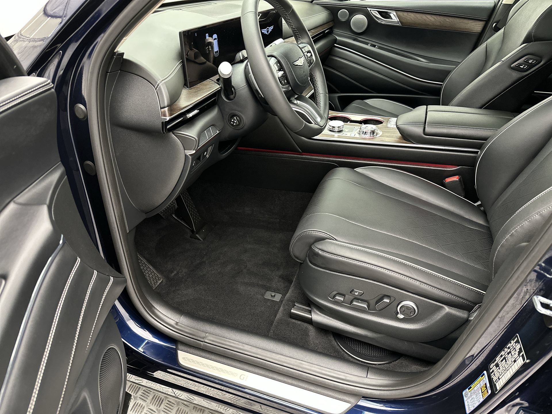 Certified 2026 Genesis GV80 3.5T Advanced AWD/4WD image 11