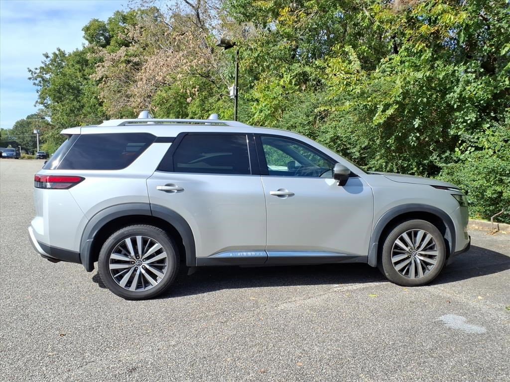 Used 2022 Nissan Pathfinder Platinum w/ Cargo Package image 10