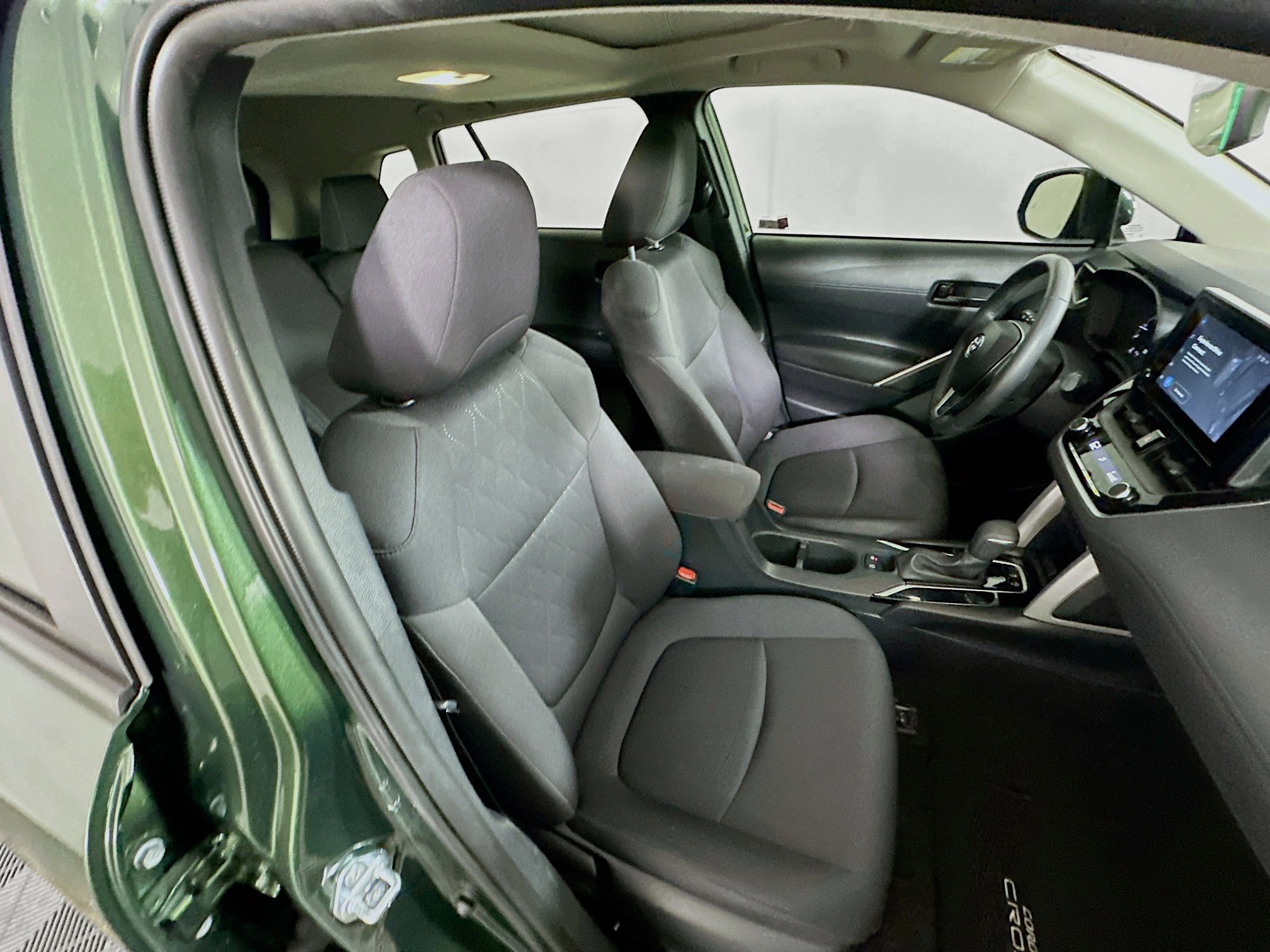 Used 2024 Toyota Corolla Cross LE w/ Moonroof Package image 31